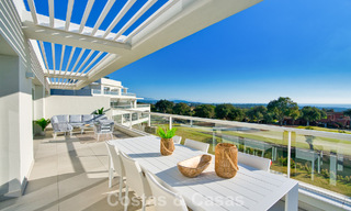 Exclusiva promoción de nuevos apartamentos en primera línea de golf en venta en San Roque, Costa del Sol 60332 
