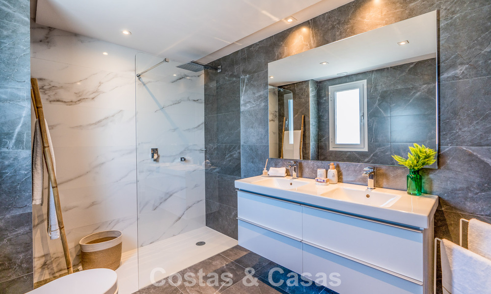 Exclusiva promoción de nuevos apartamentos en primera línea de golf en venta en San Roque, Costa del Sol 60336