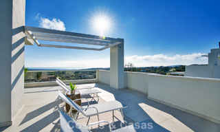 Exclusiva promoción de nuevos apartamentos en primera línea de golf en venta en San Roque, Costa del Sol 60341 