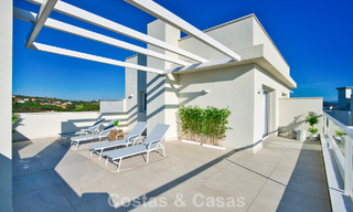 Exclusiva promoción de nuevos apartamentos en primera línea de golf en venta en San Roque, Costa del Sol 60342 