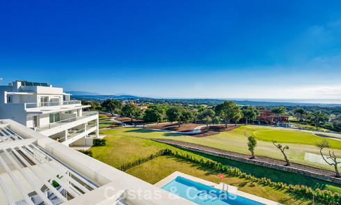 Exclusiva promoción de nuevos apartamentos en primera línea de golf en venta en San Roque, Costa del Sol 60344