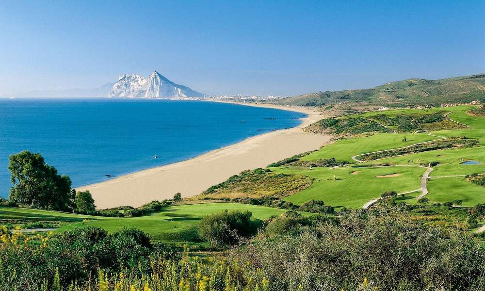 Exclusiva promoción de nuevos apartamentos en primera línea de golf en venta en San Roque, Costa del Sol 60347