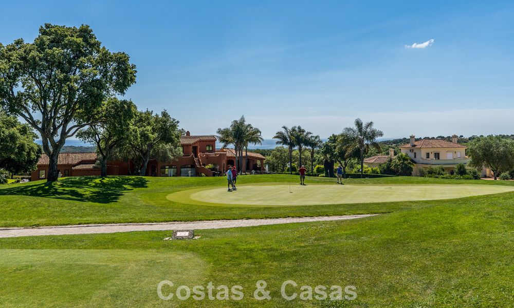 Exclusiva promoción de nuevos apartamentos en primera línea de golf en venta en San Roque, Costa del Sol 60359