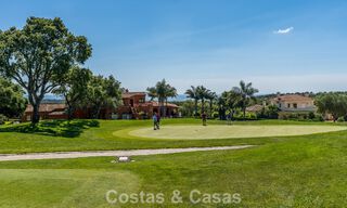 Exclusiva promoción de nuevos apartamentos en primera línea de golf en venta en San Roque, Costa del Sol 60359 