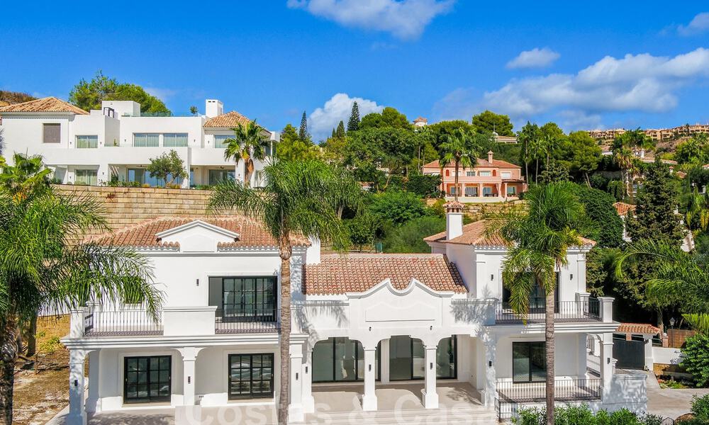 Lujosa villa de estilo arquitectónico clásico andaluz y vistas al mar en venta en la Nueva Milla de Oro, Marbella - Estepona 60083