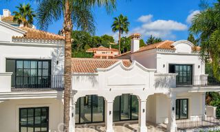 Lujosa villa de estilo arquitectónico clásico andaluz y vistas al mar en venta en la Nueva Milla de Oro, Marbella - Estepona 60084 