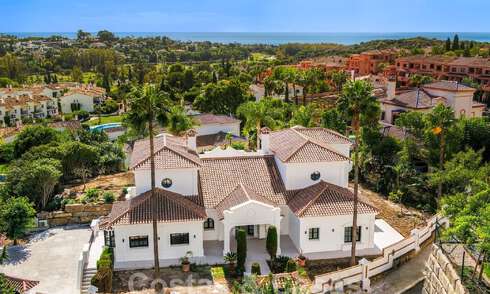 Lujosa villa de estilo arquitectónico clásico andaluz y vistas al mar en venta en la Nueva Milla de Oro, Marbella - Estepona 60086
