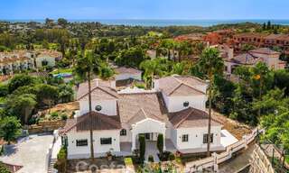 Lujosa villa de estilo arquitectónico clásico andaluz y vistas al mar en venta en la Nueva Milla de Oro, Marbella - Estepona 60086 