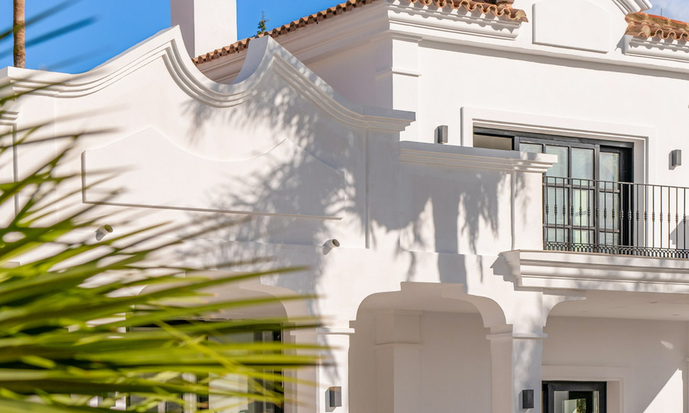 Lujosa villa de estilo arquitectónico clásico andaluz y vistas al mar en venta en la Nueva Milla de Oro, Marbella - Estepona 60087