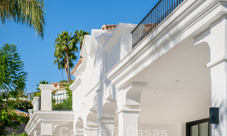 Lujosa villa de estilo arquitectónico clásico andaluz y vistas al mar en venta en la Nueva Milla de Oro, Marbella - Estepona 60090 