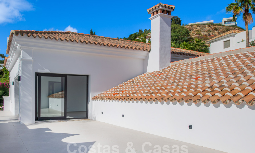 Lujosa villa de estilo arquitectónico clásico andaluz y vistas al mar en venta en la Nueva Milla de Oro, Marbella - Estepona 60096