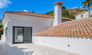 Lujosa villa de estilo arquitectónico clásico andaluz y vistas al mar en venta en la Nueva Milla de Oro, Marbella - Estepona 60096 