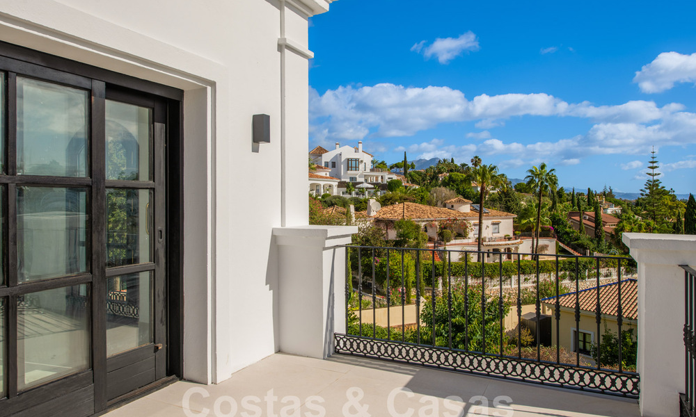 Lujosa villa de estilo arquitectónico clásico andaluz y vistas al mar en venta en la Nueva Milla de Oro, Marbella - Estepona 60097
