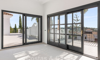 Lujosa villa de estilo arquitectónico clásico andaluz y vistas al mar en venta en la Nueva Milla de Oro, Marbella - Estepona 60098 