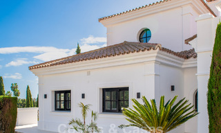 Lujosa villa de estilo arquitectónico clásico andaluz y vistas al mar en venta en la Nueva Milla de Oro, Marbella - Estepona 60101 