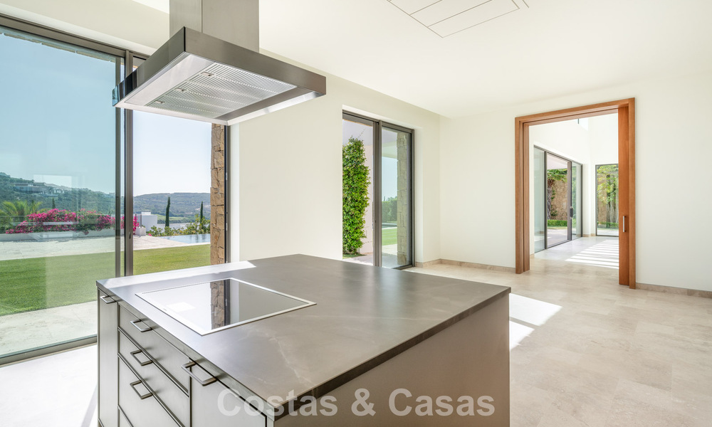 Villa de lujo contemporánea en venta en un resort de golf de primera línea en la Costa del Sol 60441