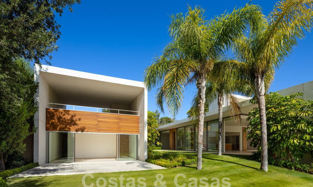Villa majestuosa de diseño en venta en un campo de golf de 5 estrellas en la Costa del Sol 60102