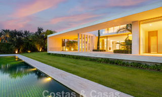 Villa majestuosa de diseño en venta en un campo de golf de 5 estrellas en la Costa del Sol 60103 