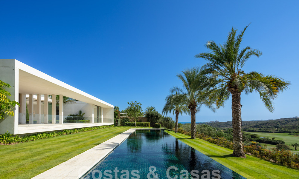 Villa majestuosa de diseño en venta en un campo de golf de 5 estrellas en la Costa del Sol 60105