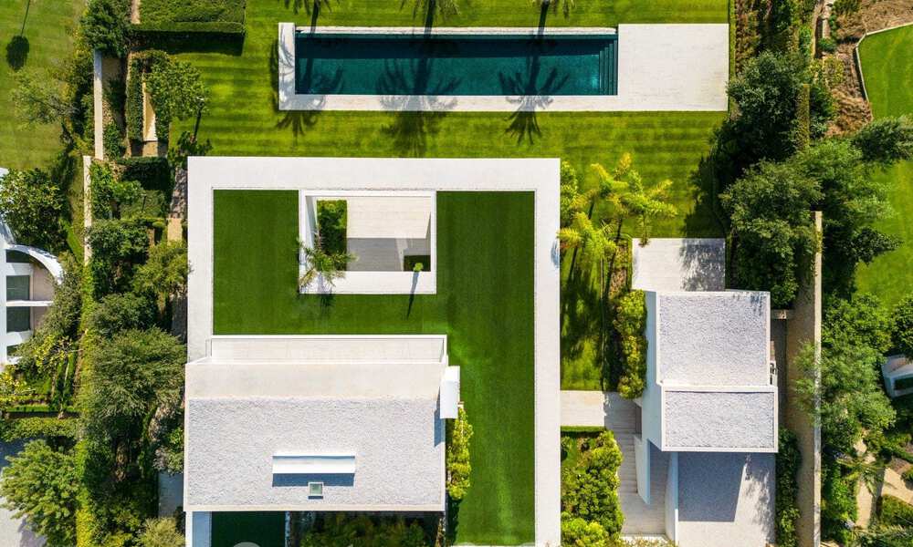 Villa majestuosa de diseño en venta en un campo de golf de 5 estrellas en la Costa del Sol 60106