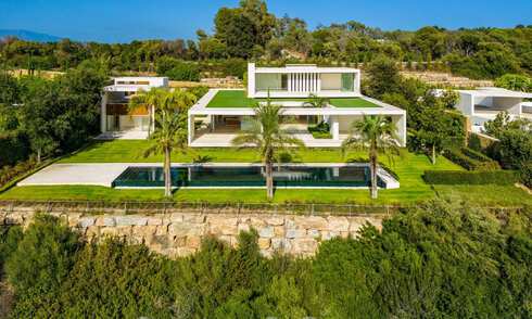 Villa majestuosa de diseño en venta en un campo de golf de 5 estrellas en la Costa del Sol 60110