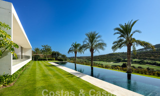 Villa majestuosa de diseño en venta en un campo de golf de 5 estrellas en la Costa del Sol 60111 