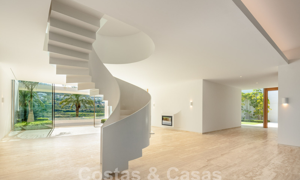 Villa majestuosa de diseño en venta en un campo de golf de 5 estrellas en la Costa del Sol 60115