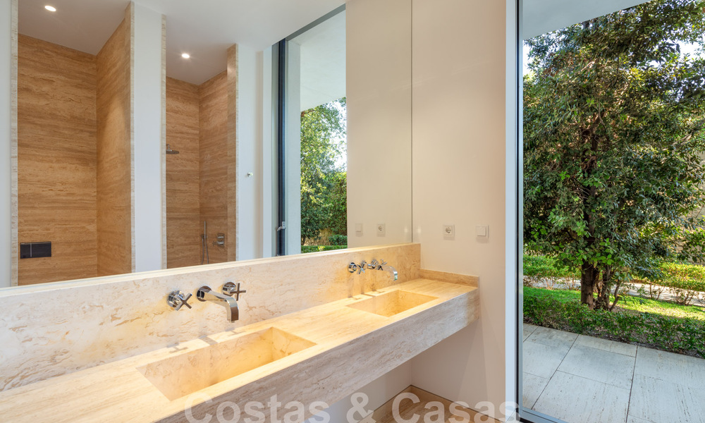 Villa majestuosa de diseño en venta en un campo de golf de 5 estrellas en la Costa del Sol 60123