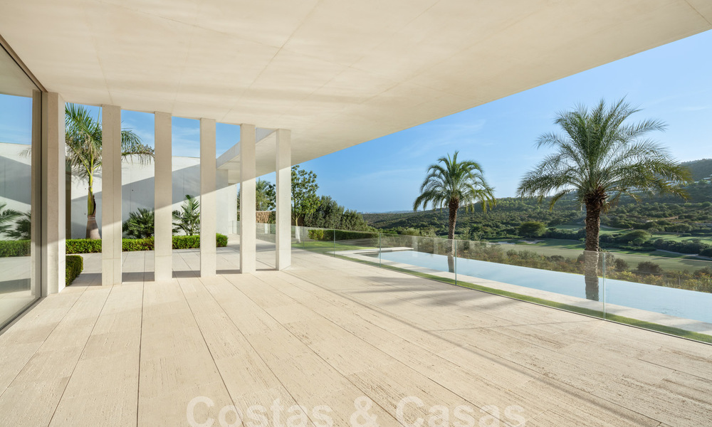 Villa majestuosa de diseño en venta en un campo de golf de 5 estrellas en la Costa del Sol 60125