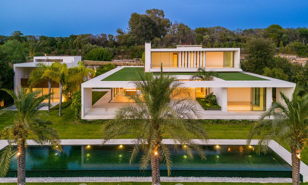 Villa majestuosa de diseño en venta en un campo de golf de 5 estrellas en la Costa del Sol 60126