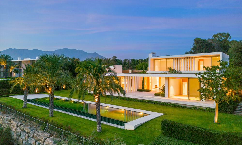 Villa majestuosa de diseño en venta en un campo de golf de 5 estrellas en la Costa del Sol 60128