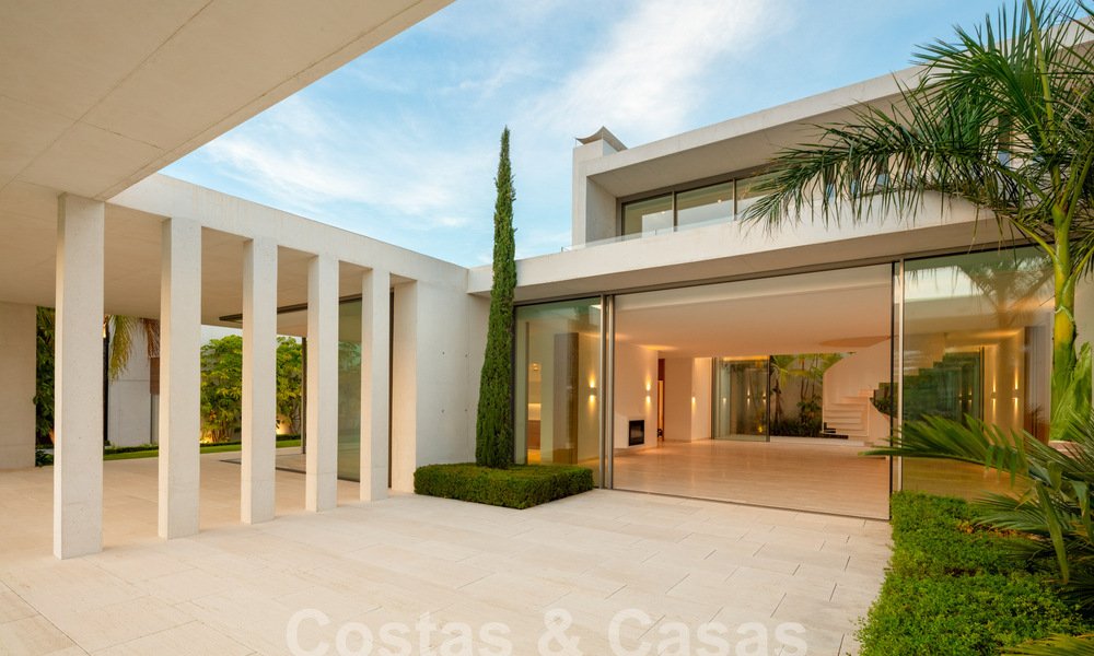 Villa majestuosa de diseño en venta en un campo de golf de 5 estrellas en la Costa del Sol 60130