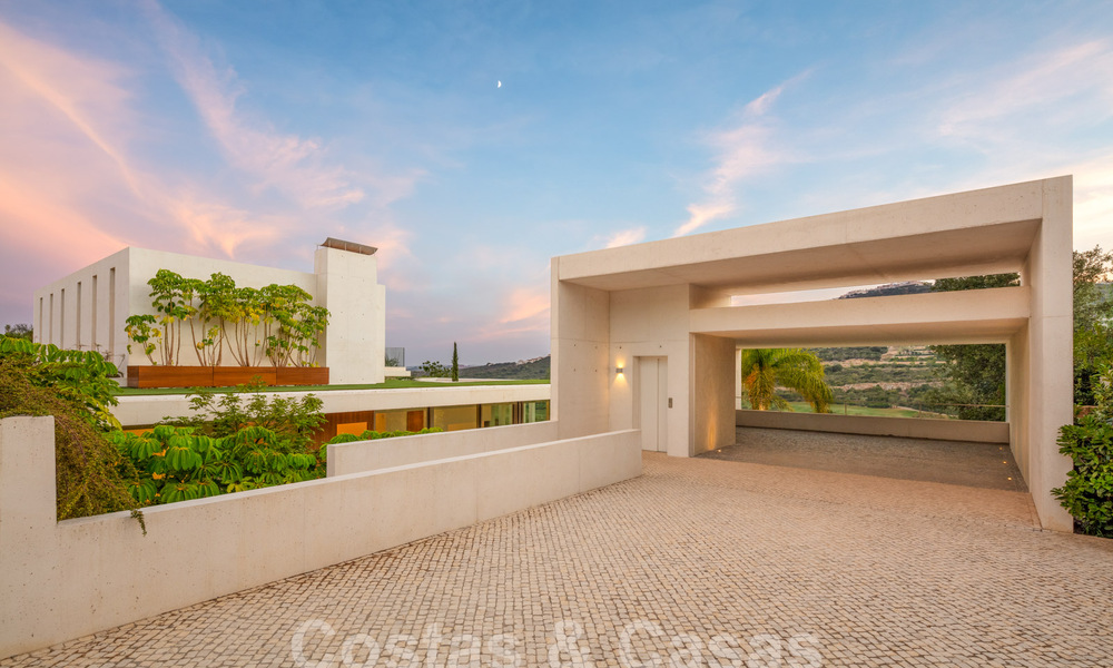 Villa majestuosa de diseño en venta en un campo de golf de 5 estrellas en la Costa del Sol 60131