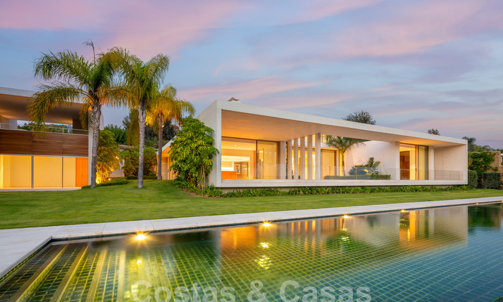 Villa majestuosa de diseño en venta en un campo de golf de 5 estrellas en la Costa del Sol 60133
