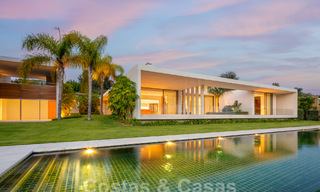 Villa majestuosa de diseño en venta en un campo de golf de 5 estrellas en la Costa del Sol 60133 