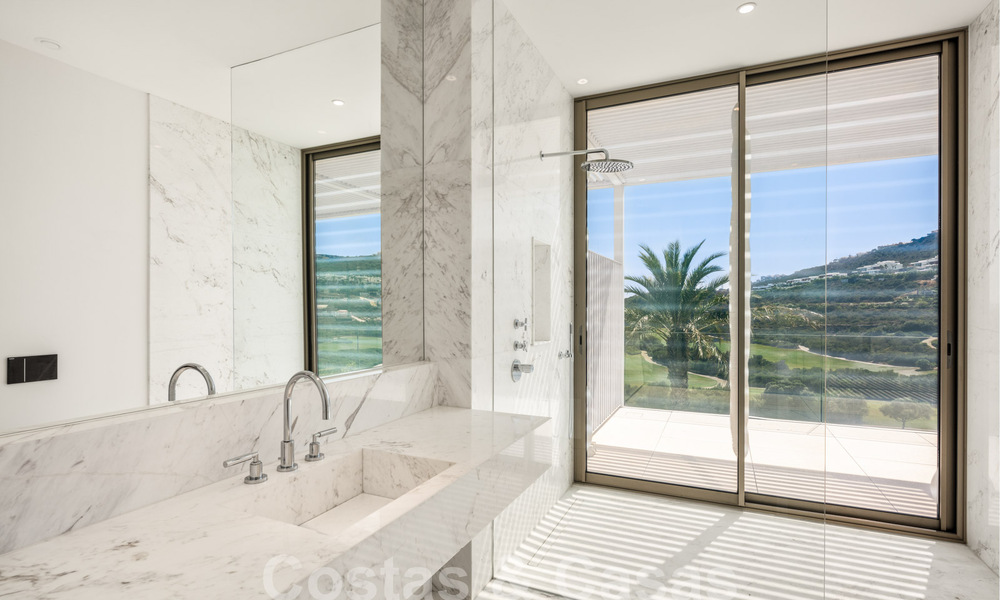 Majestuosa villa de diseño en venta en un campo de golf de 5 estrellas en la Costa del Sol 60253