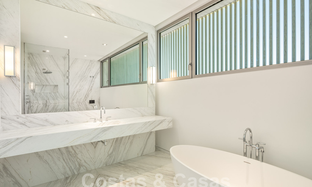 Majestuosa villa de diseño en venta en un campo de golf de 5 estrellas en la Costa del Sol 60254