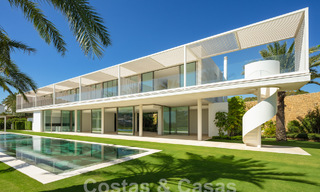 Majestuosa villa de diseño en venta en un campo de golf de 5 estrellas en la Costa del Sol 60262 