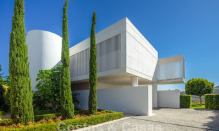 Majestuosa villa de diseño en venta en un campo de golf de 5 estrellas en la Costa del Sol 60265 