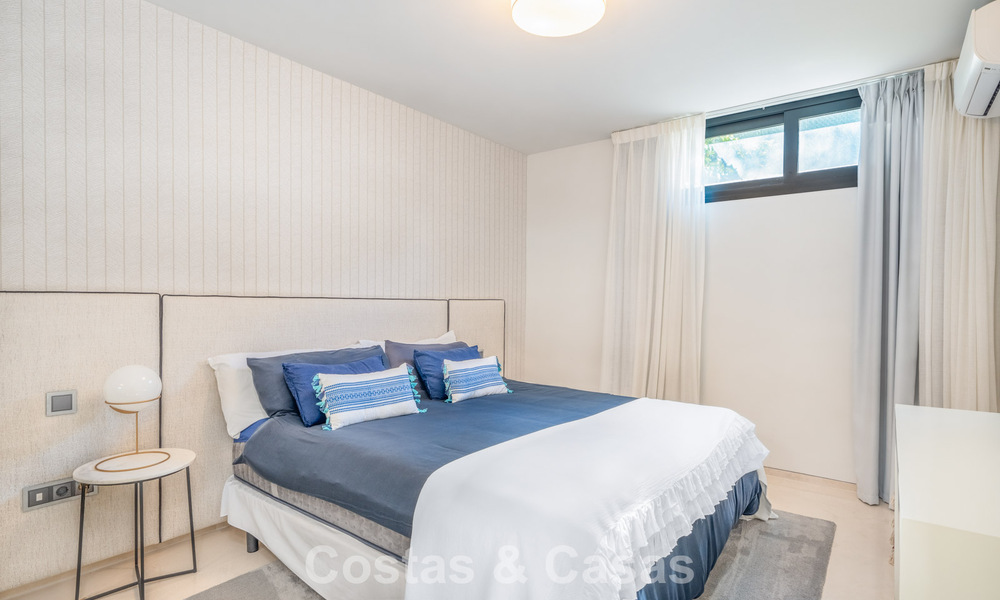 Sofisticada villa de lujo con elegante diseño en venta en urbanización cerrada en el valle del golf de Nueva Andalucia, Marbella 60369