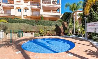 Amplio apartamento en venta con vistas al mar en complejo en primera línea de golf en la Nueva Milla de Oro, Marbella - Estepona 60378 