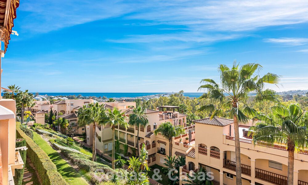 Amplio apartamento en venta con vistas al mar en complejo en primera línea de golf en la Nueva Milla de Oro, Marbella - Estepona 60380