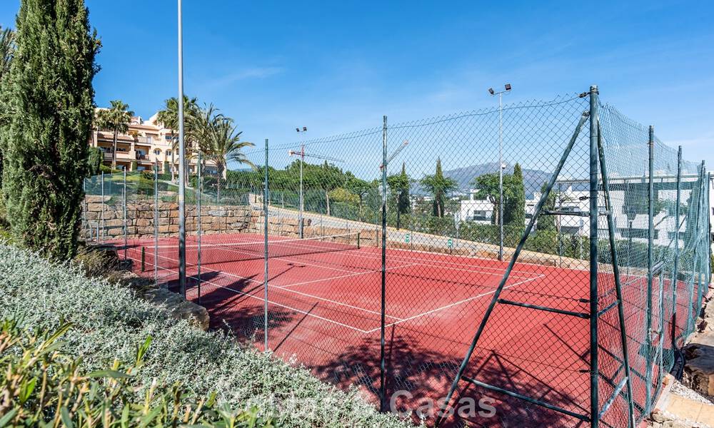 Amplio apartamento en venta con vistas al mar en complejo en primera línea de golf en la Nueva Milla de Oro, Marbella - Estepona 60383