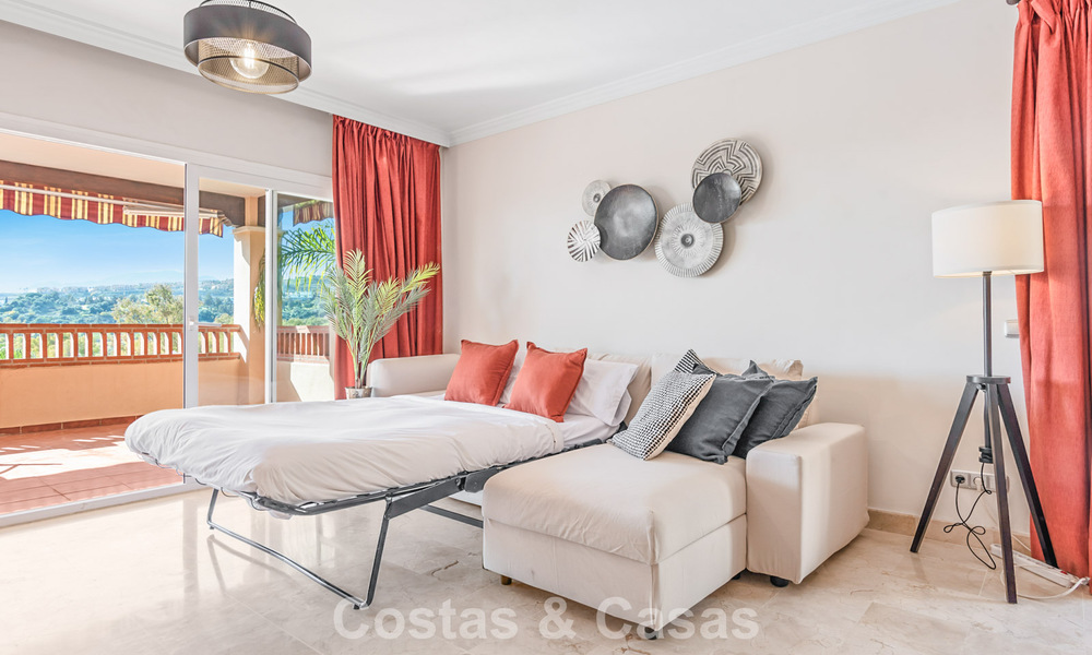 Amplio apartamento en venta con vistas al mar en complejo en primera línea de golf en la Nueva Milla de Oro, Marbella - Estepona 60392