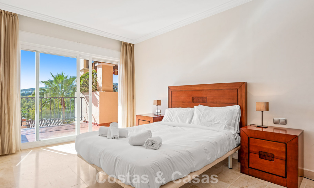 Amplio apartamento en venta con vistas al mar en complejo en primera línea de golf en la Nueva Milla de Oro, Marbella - Estepona 60397