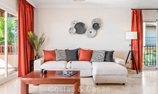 Amplio apartamento en venta con vistas al mar en complejo en primera línea de golf en la Nueva Milla de Oro, Marbella - Estepona 60405 