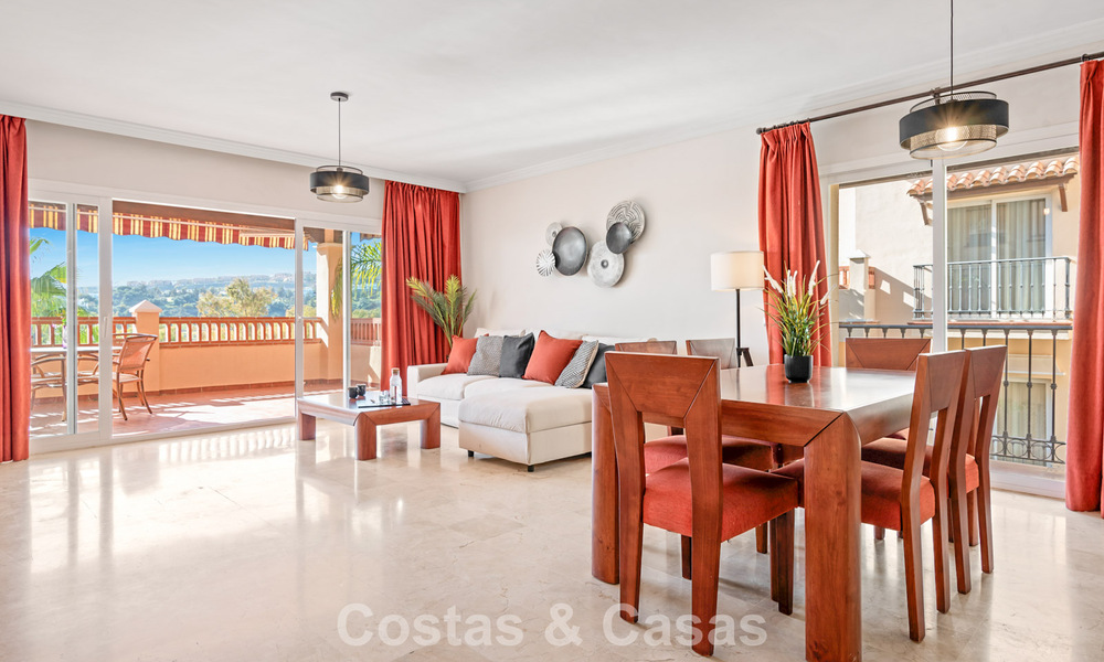 Amplio apartamento en venta con vistas al mar en complejo en primera línea de golf en la Nueva Milla de Oro, Marbella - Estepona 60407