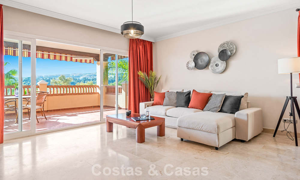 Amplio apartamento en venta con vistas al mar en complejo en primera línea de golf en la Nueva Milla de Oro, Marbella - Estepona 60408