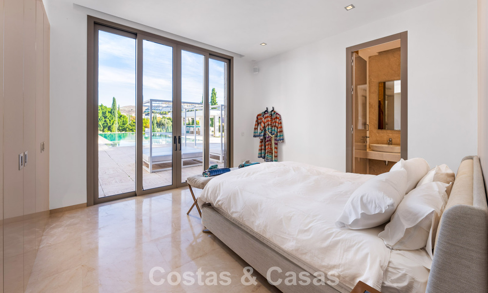 Villa de lujo contemporáneo en venta, en primera línea de golf de 5 estrellas en Marbella - Benahavis 60460