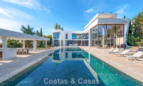 Villa de lujo contemporáneo en venta, en primera línea de golf de 5 estrellas en Marbella - Benahavis 60469